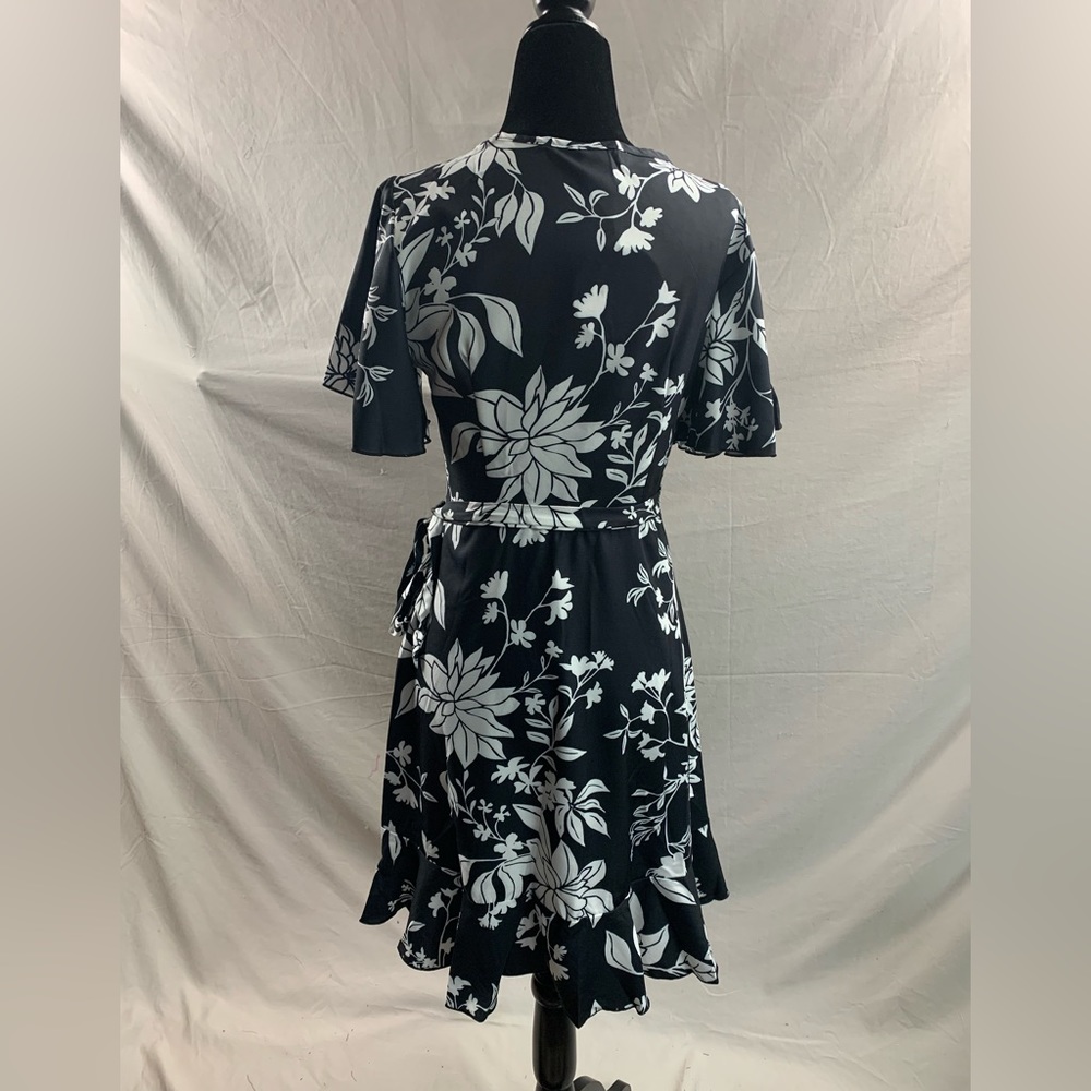 Floral Print Butterfly Sleeve Ruffle Trim Wrap Knot Side Dress - Picture 8 of 9